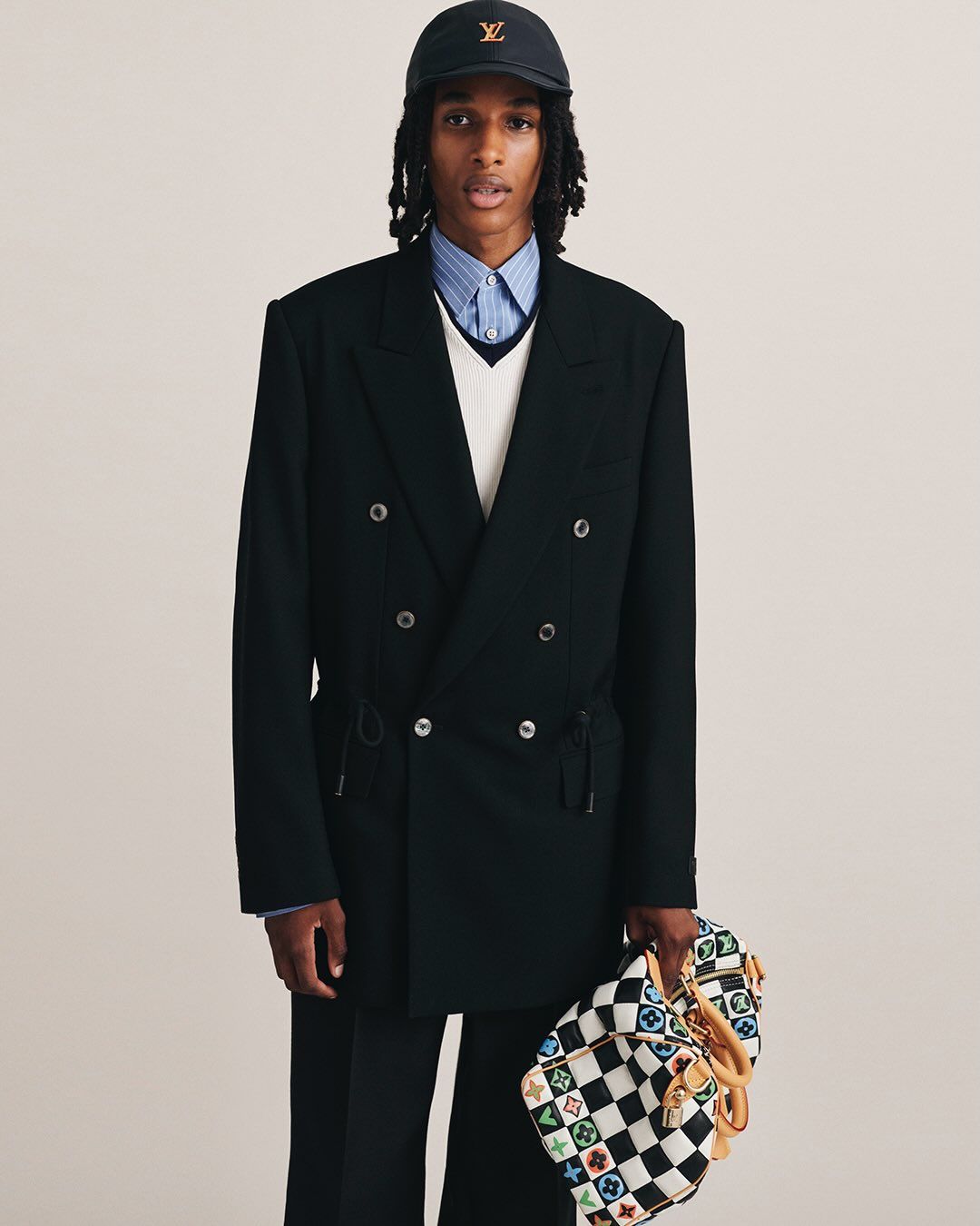 Louis Vuitton — образ модели в шляпе