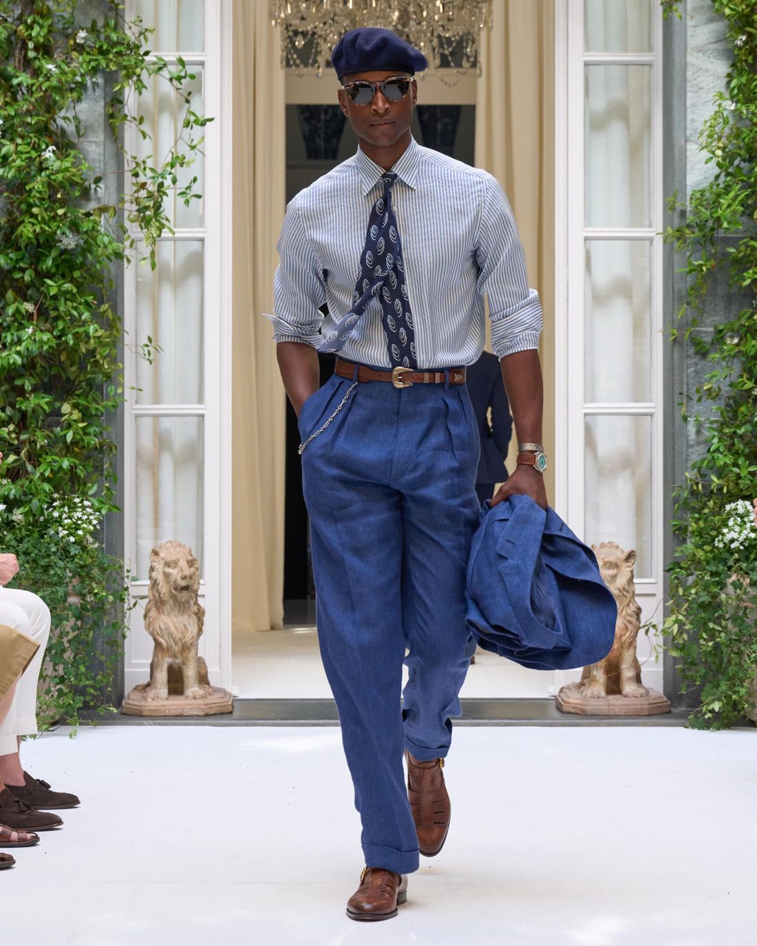 Ralph Lauren — кремовый костюм с галстуком